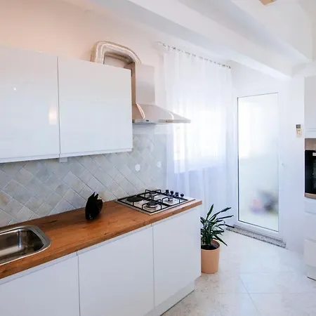 Bayshore Apartman *